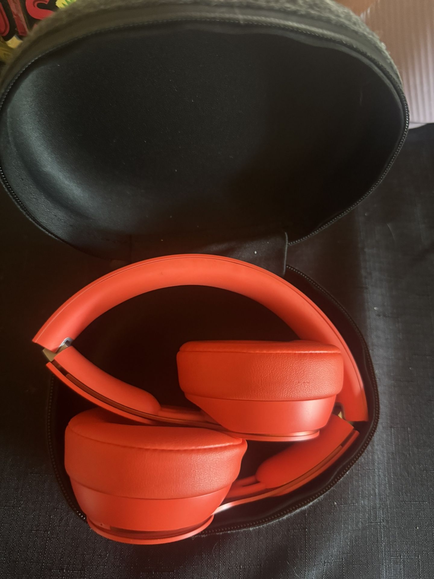 Beats Solo Pro Red