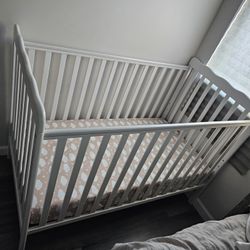 Baby Crib White Woth Mattress And Sheet