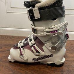 24/ 7 womens / 6 youth Salomon quest access ski/hike ski boots 