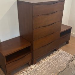 Matching Dresser And Nightstands 