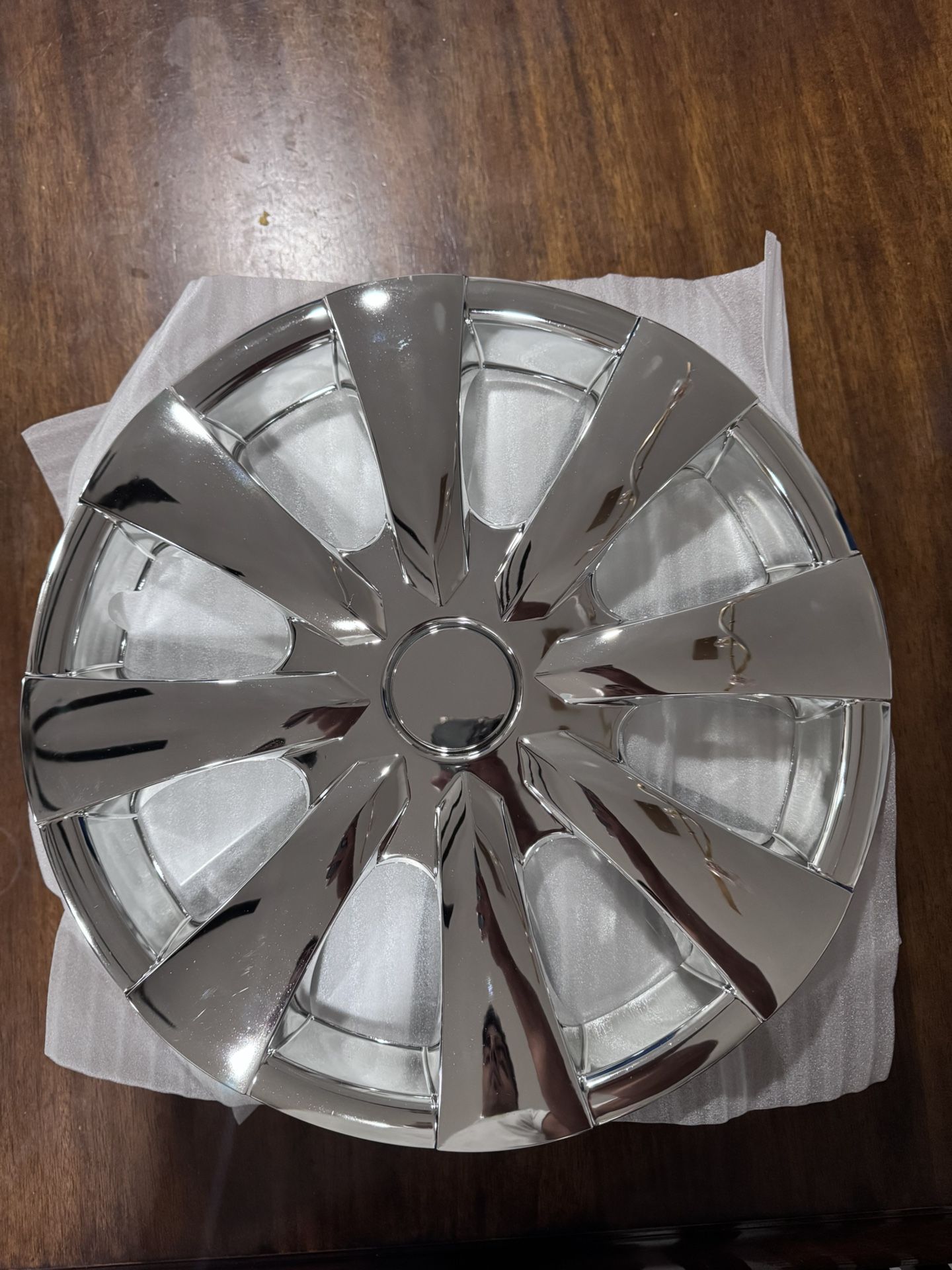 Toyota Corolla replacement rim wheel covers Scratched 15” chrome hubcaps set of 4