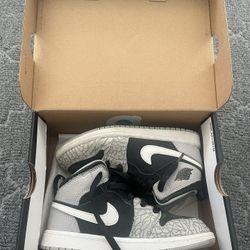 Air Jordan 1 Mid SE Kids shoes - Size 13c