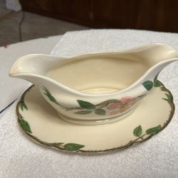 🌸 Franciscan Desert Rose Gravy Boat with Attached Underplate 🌸  Beautiful vintage Franciscan “Desert Rose” gravy boat with matching attached base/un