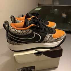 book1 NAS Men8.5 brand new, with box