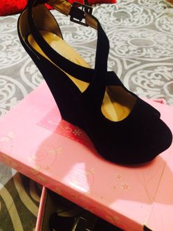 Black wedges