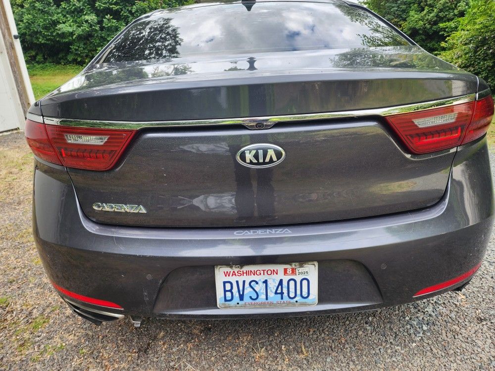 2017 KIA Cadenza