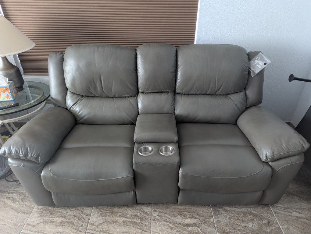 Dearview Dual Power Leather Loveseat