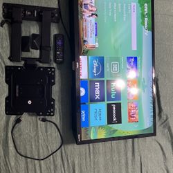 32” Tv And Wall Mount