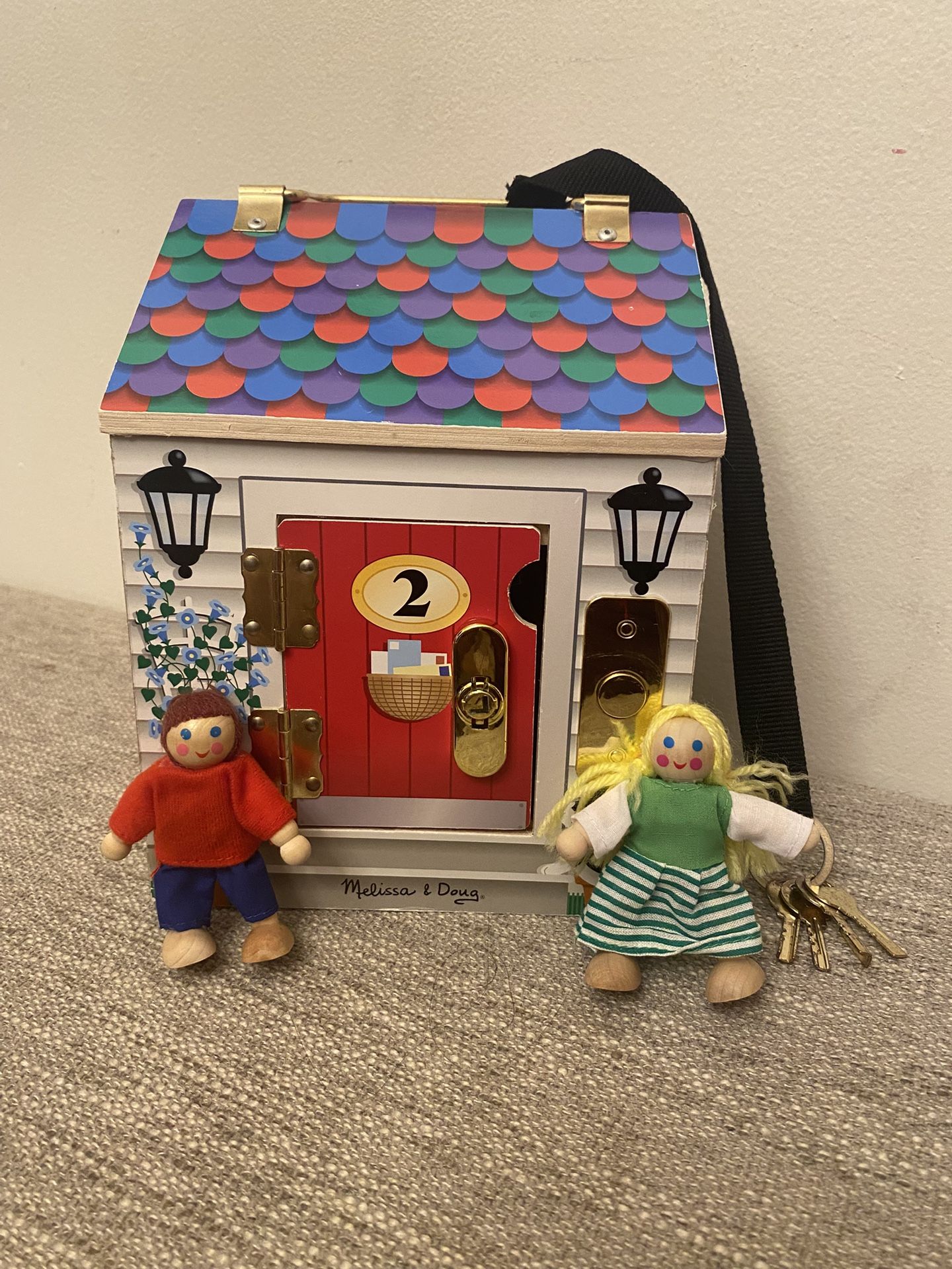 Melissa & Doug Doorbell House (tested) Comes With Keys and Two Dolls