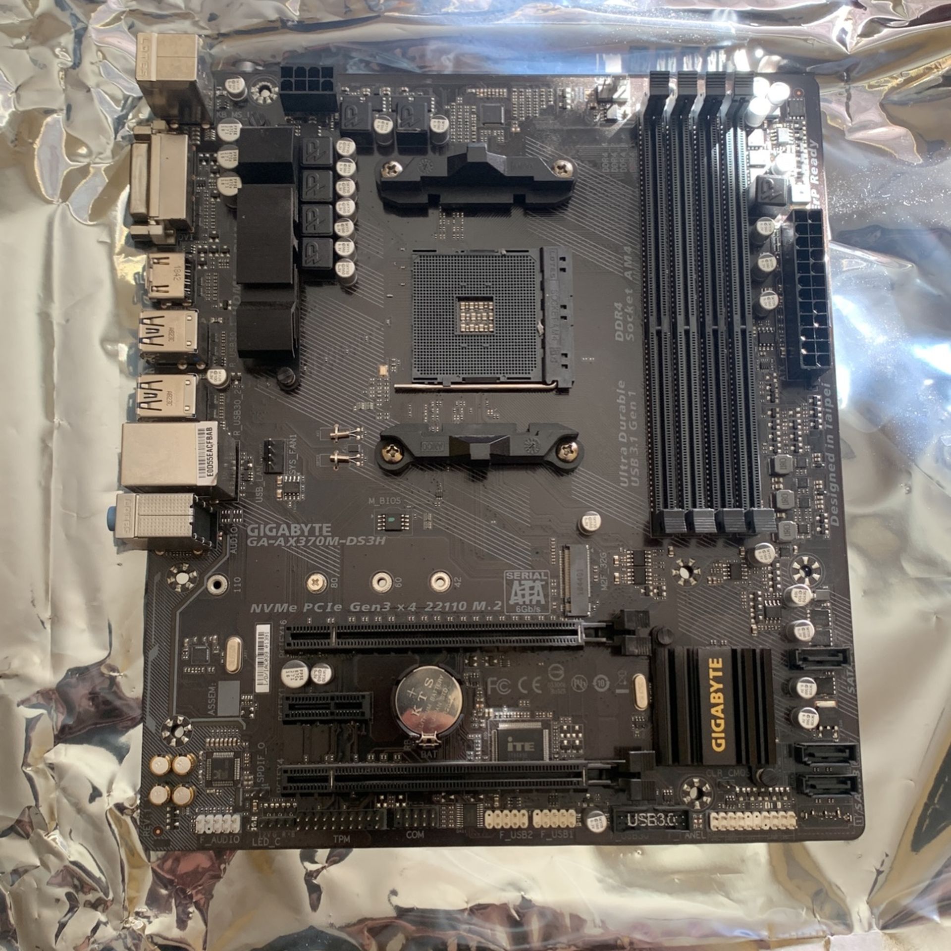 Gigabyte GA-AX370M-DS3H Motherboard