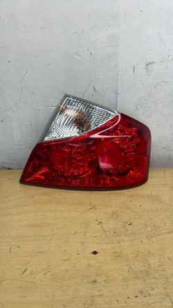 2008 2009 2010 Infiniti M35 M45 passenger side taillight