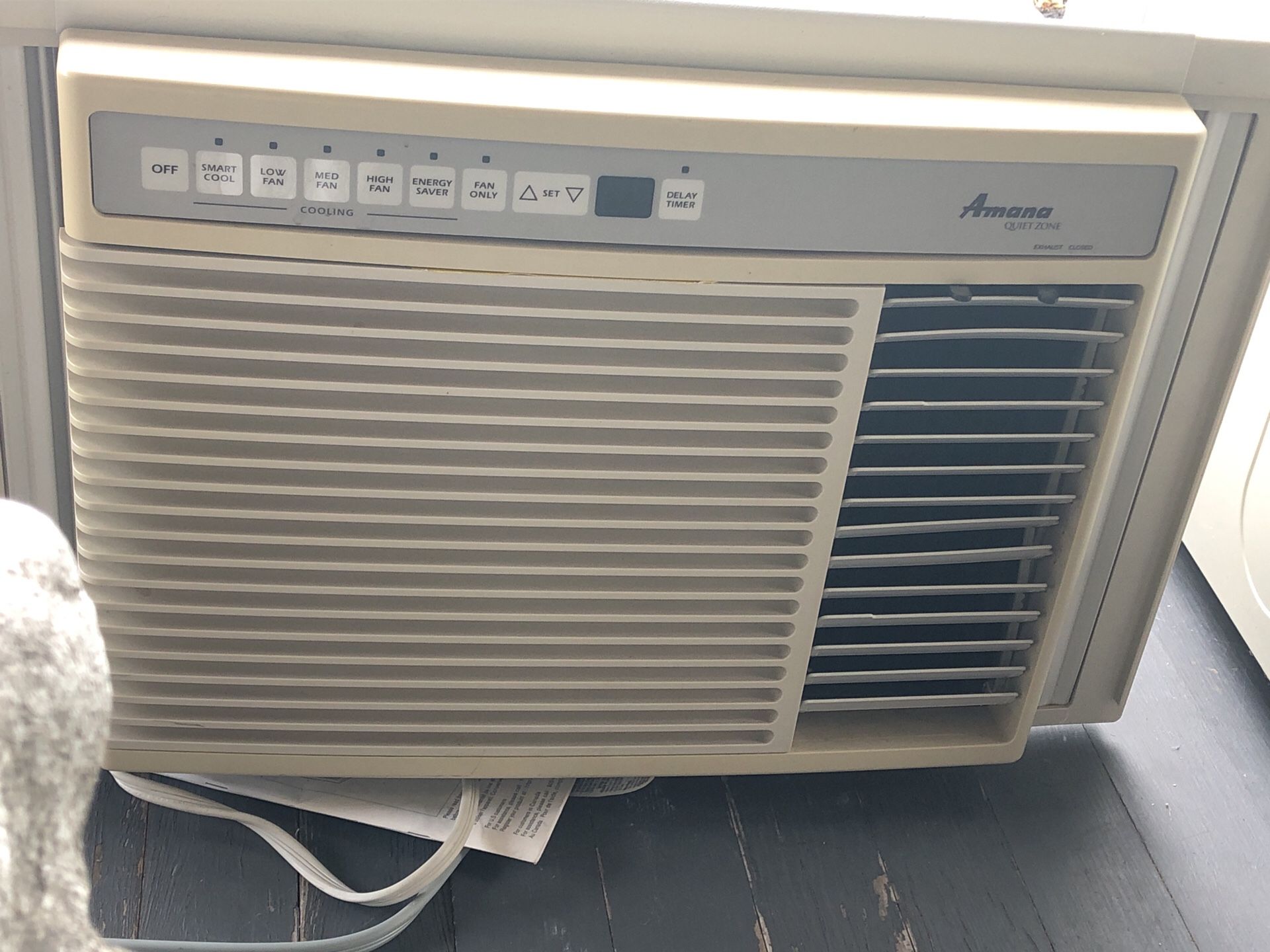 Amana Quiet Zone 12M12TA 11800 BTU Air Conditioner