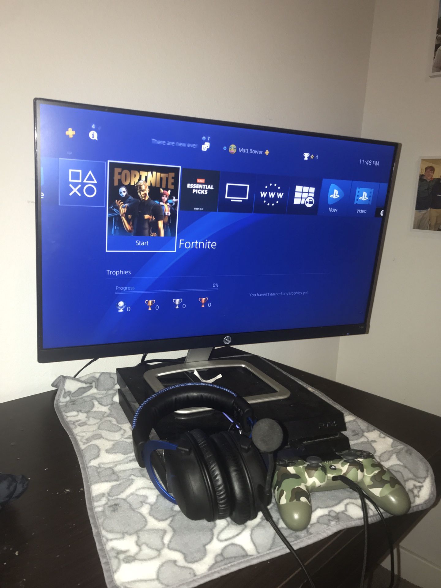 Ps4 full set up with gaming monitor and gaming headphones