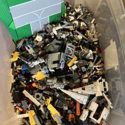 43lbs of Lego in a giant bin!