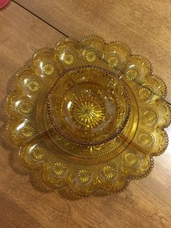 Serving relish, cheese or snack tray amber color with dipping bowl