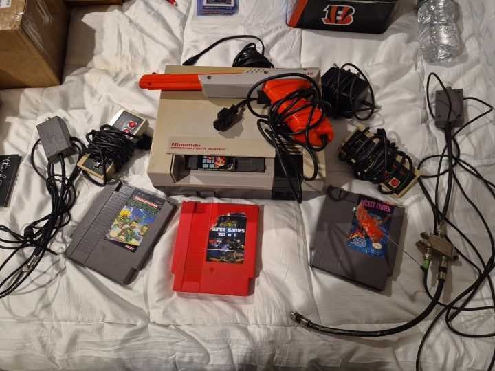 Original NES Tested & Works!! All Wires Games N ZAPPER.