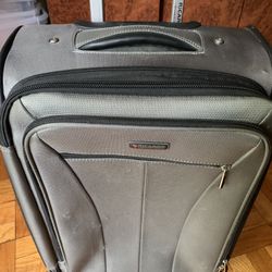  Expandable 4-wheel Spinner Small Carry On P/up Brooklyn NY 11229