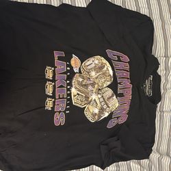 Lakers shirt size XL 