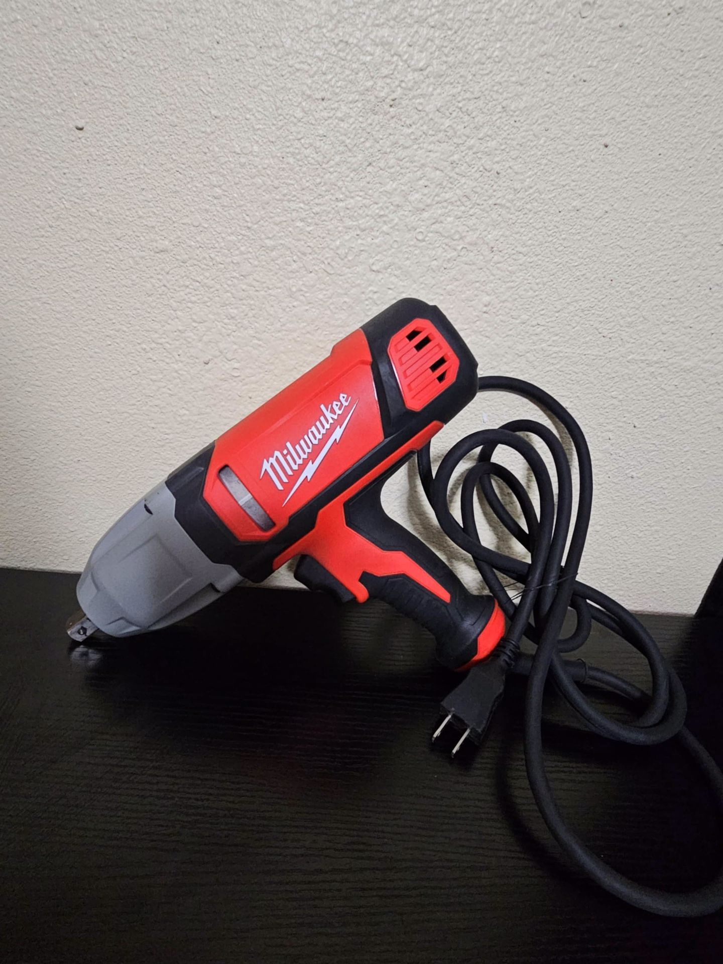 MILWAUKEE CORDED 1/2 IMPACT WRENCH