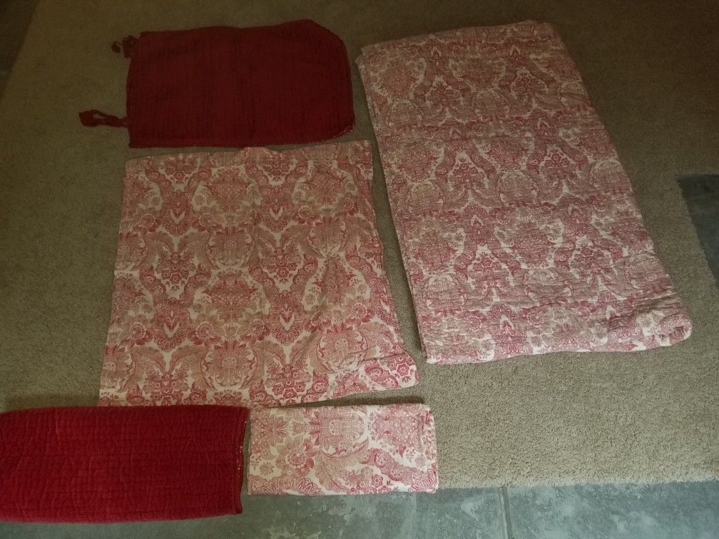 Pottery Barn King quilt & 4 pillow cases for Sale in Aurora, CO OfferUp