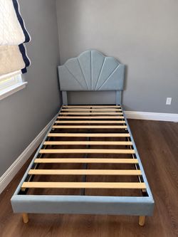 Twin bed
