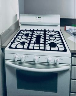 Frigidaire Gas Range White - good condition