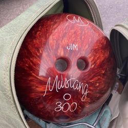 mustang vintage beautiful red bowling ball - bag not included 