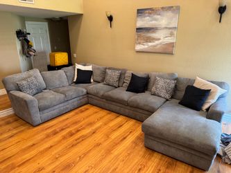 Prestige Sectional Couch - Living Spaces
