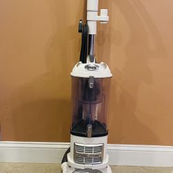White Shark Navigator Lift Away With Attachments 