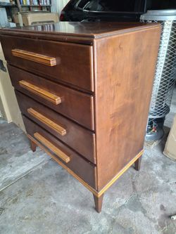 Vintage Mcm Chest of Drawers 