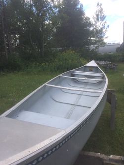Michi craft aluminum 17 ft canoe for sale. Excellent condition