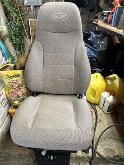 2023 Peterbilt Platinum