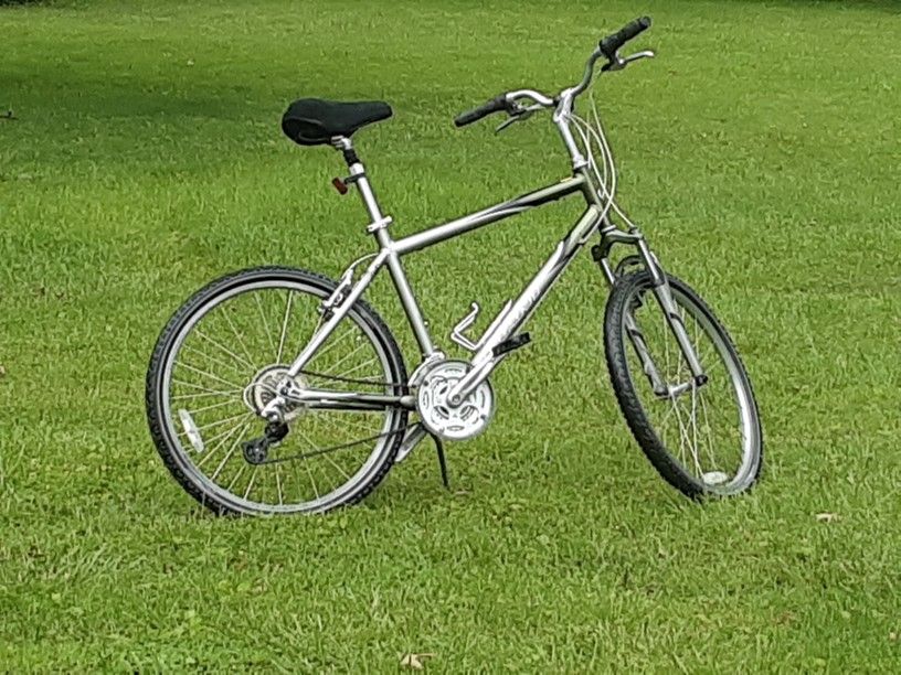 Perfect Giant 21 Speed Mens L Hybird