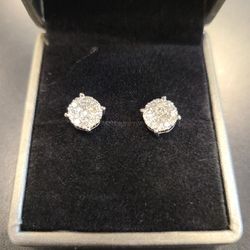 Diamond Earring..10k White Gold.. 0.77ct