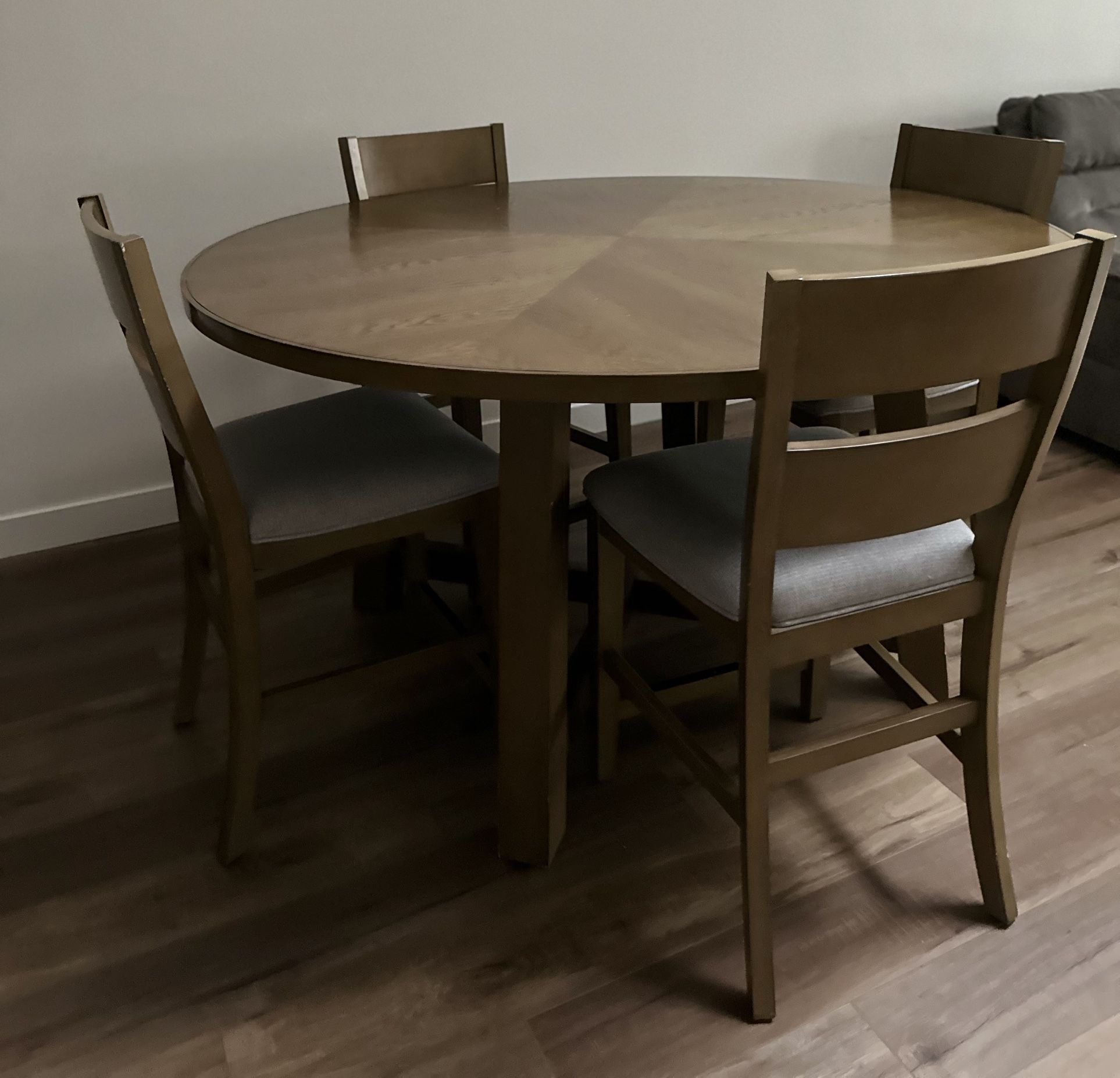 Dining Table and 4 Chair
