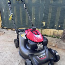 BRAND NEW LAWNMOWER HONDA HRN-216 WITH BLADE CONTROL SYSTEM- YOU CAN STOP OR ENGAGE BLADE WHEN YOU NEED IT . IT IS ALSO GREAT SAFETY FEATURE. THE LAWN