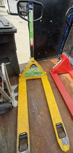 Yellow pallet jack 5500 lbs