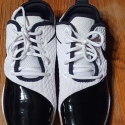 Nike Men's Size 9.5 LeBron James Shoes Witness 3 Shoes Sneakers