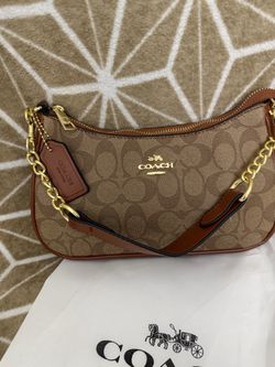 Coach Signature Canvas Shoulder Bag – Brown & Tan with Gold Hardware 🤎✨
