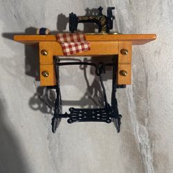 Miniature Sewing Machine 