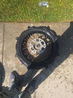 Selling paddle tire with wheel