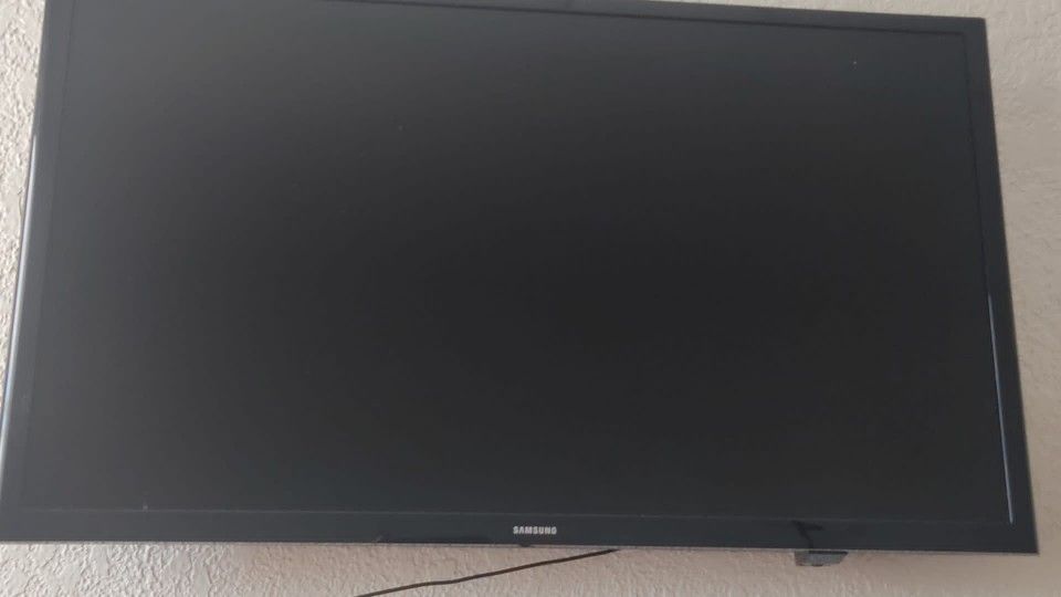 32" Samsung  X Sale 