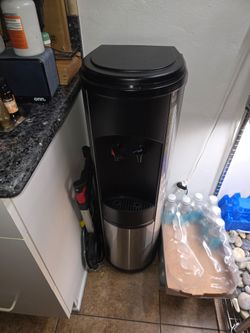 Hot and cold water dispenser.