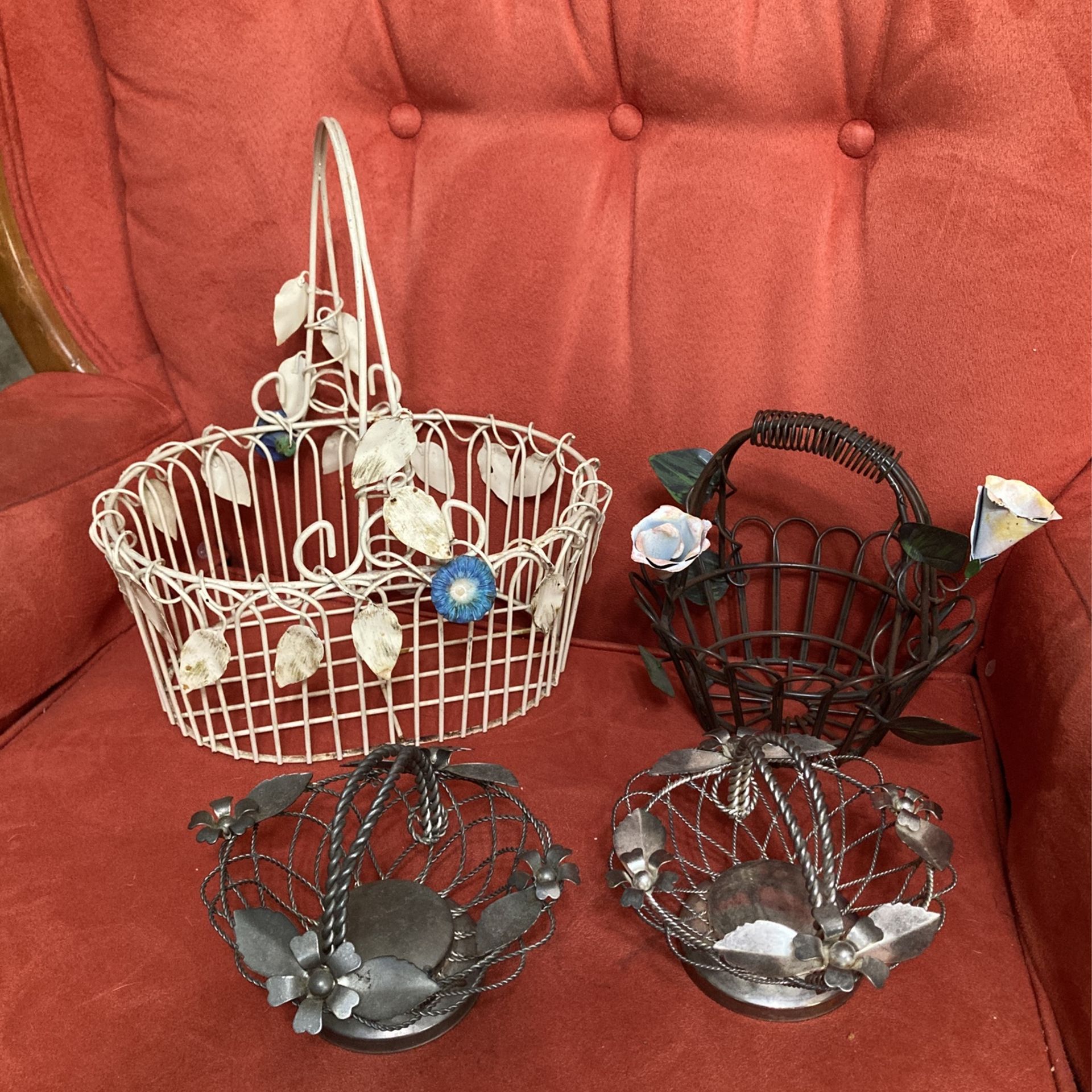 Adorable Vintage Floral Metal Baskets (4ct)