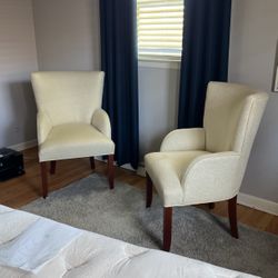 Accent Chairs 