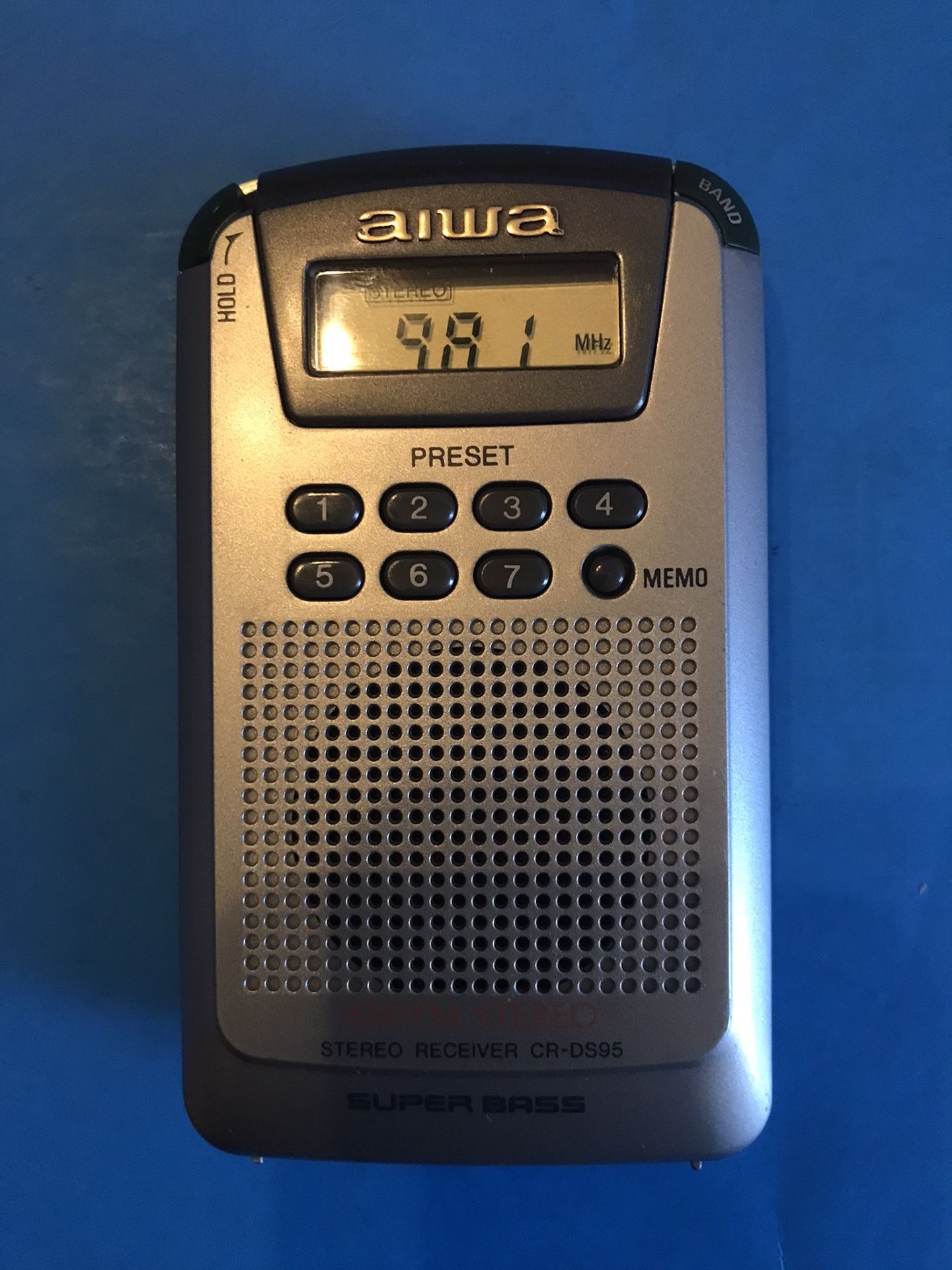 Rarely excellent AIWA AM/FM,Super bass pocket radio CR-DS95 w/original earphone,