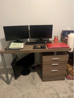 Modern Computer Desk w/ Drawers Excellent Condition