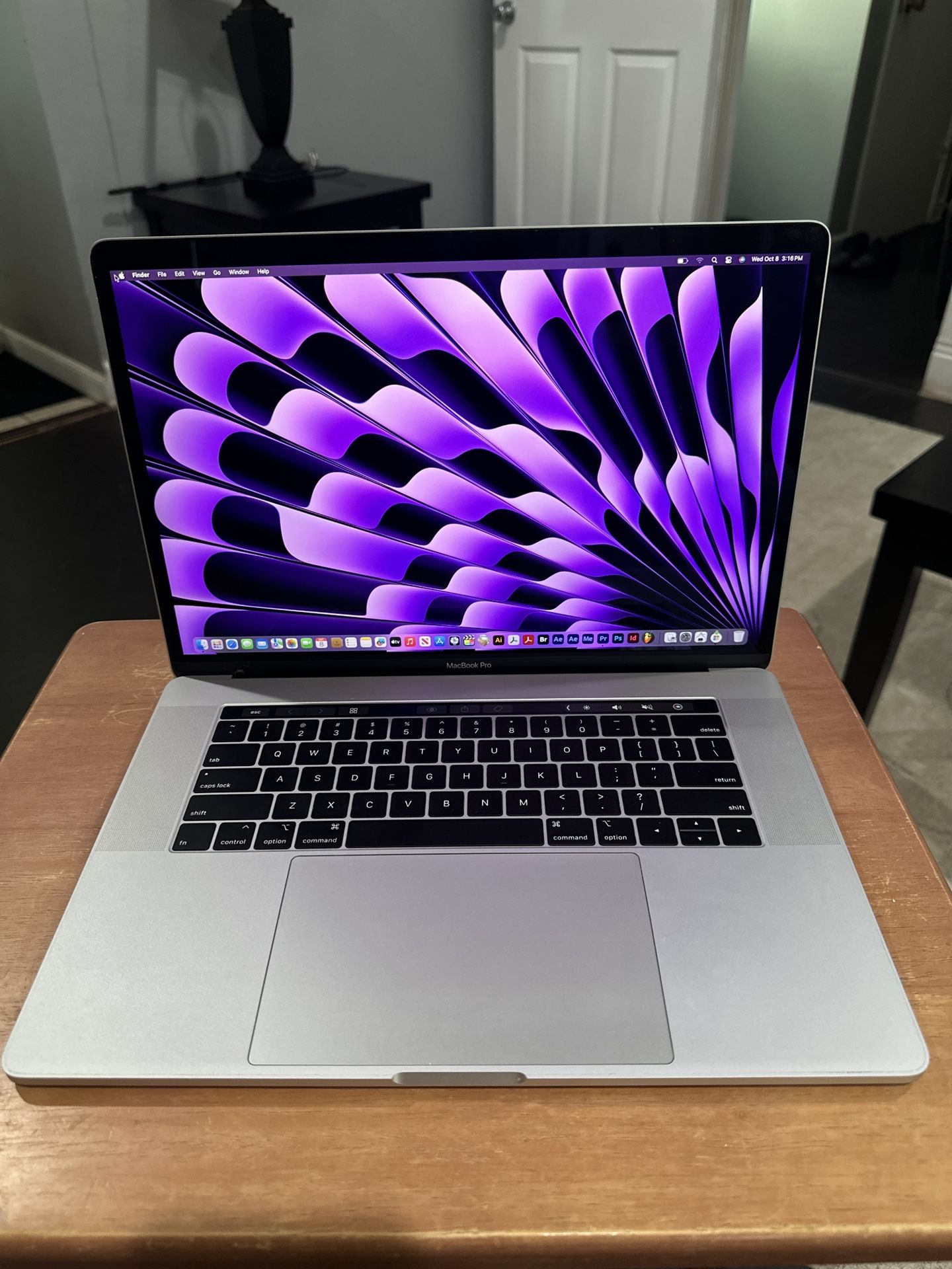 APPLE MACBOOK PRO 15” INTEL 6 CORE i7 16GB RAM 500GB SSD! 2 VIDEO CARDS! SEQUOIA 15.6 LOADED‼️