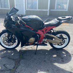 2019 Honda CBR 1000 red and black