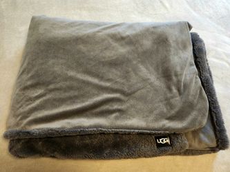 Ugg Charcoal Reversable Polar Throw 50x70